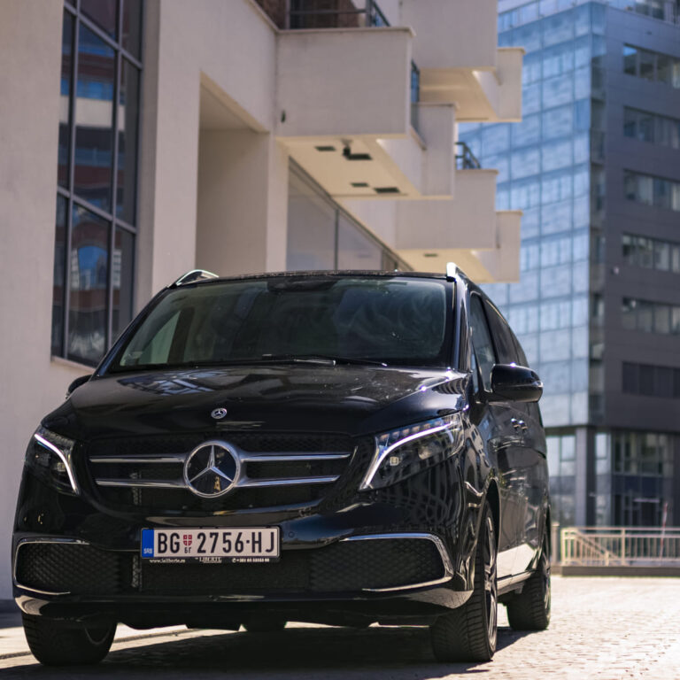 La Liberte najam luksuznih automobila kombi vozilo (1)